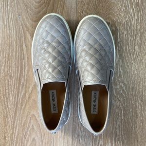 Steve Madden Ecentrcq Sneaker - Grey Quilted - size 8